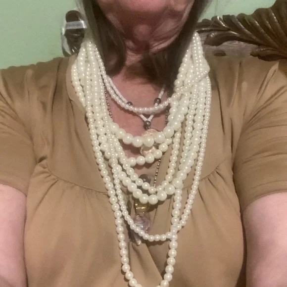 Elegant Cream Pearl Necklace - Picture 6 of 6